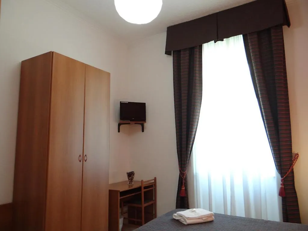 Hotel Amendola Fiera Milán 0*,
